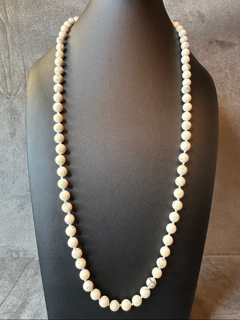 Neutral White Howlite Bead Necklace - Classic Womenโs Jewelry